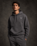 IBEX Signature Smoke Grey Hoodie porté par un modèle